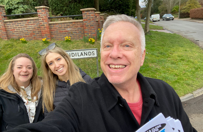 Laura Trott MP (centre) canvassing for Nigel